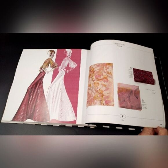 Valentino Atelier 2001- 2002 Fashion Book Catalog - Picture 9 of 16